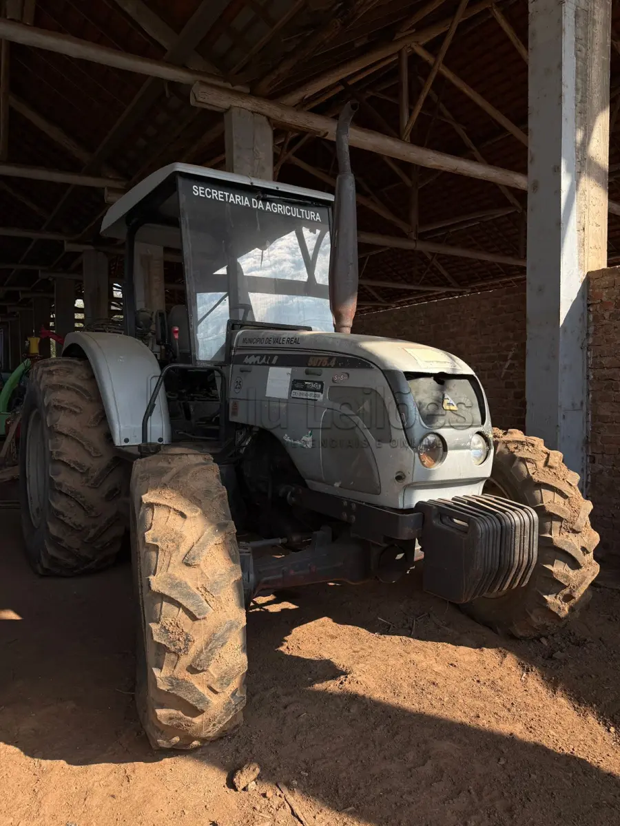 LOTE 002 - TRATOR AGRÍCOLA AGRALE