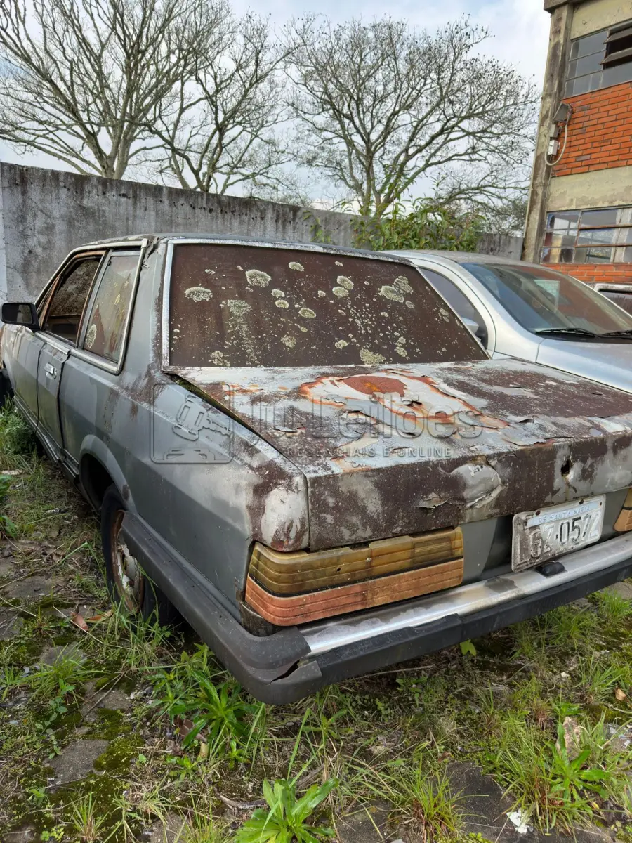 LOTE 003 - FORD DEL REY GLX / SUCATA