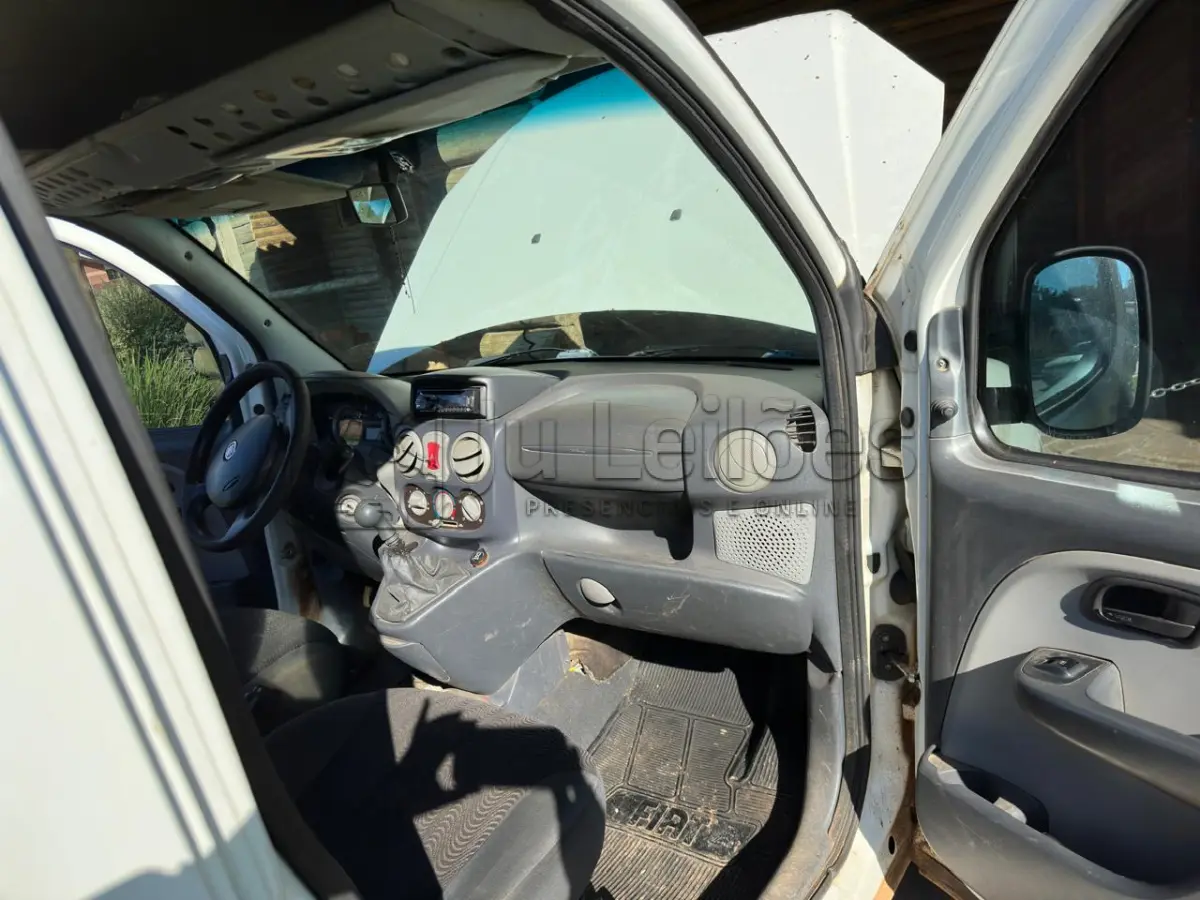 LOTE 003 - FIAT/DOBLO ESSENCE 1.8