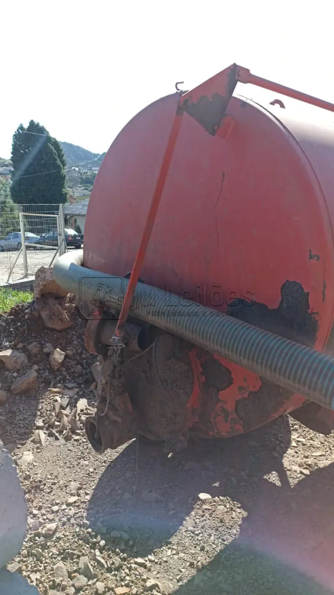 LOTE 008 - DISTRIBUIDOR DE ADUBO ORGÂNICO LÍQUIDO IPACOL