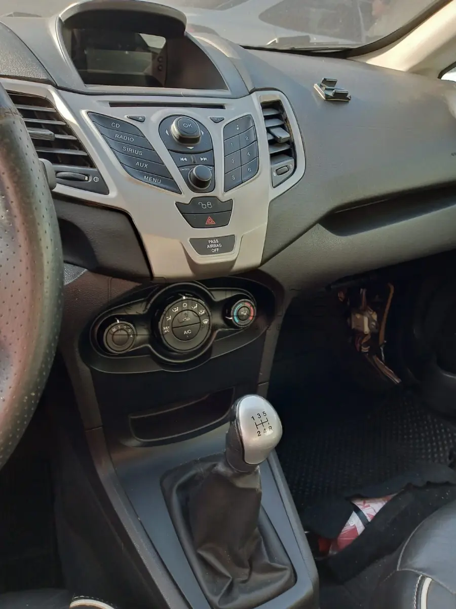 LOTE 006 - FORD FIESTA SE