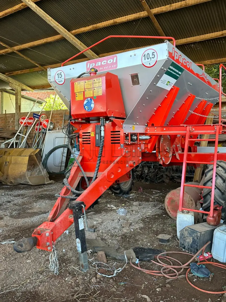 LOTE 004 - DISTRIBUIDOR DE FERTILIZANTE, ADUBO E CALCÁRIO