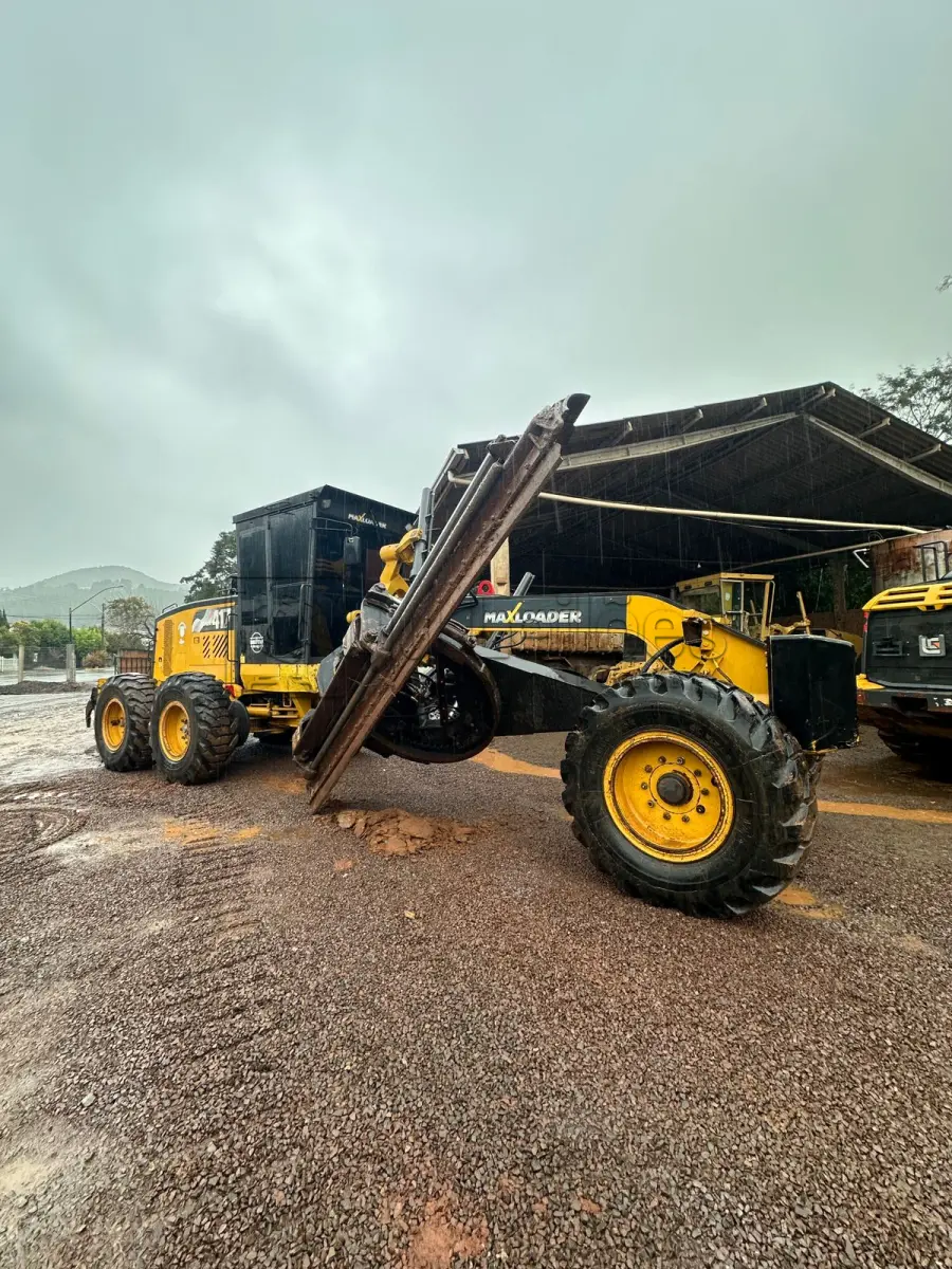 LOTE 016 - MOTONIVELADORA MAXLOADER – MODELO MAX417 (MGI 320 CV) SHANGCH ALC 6121