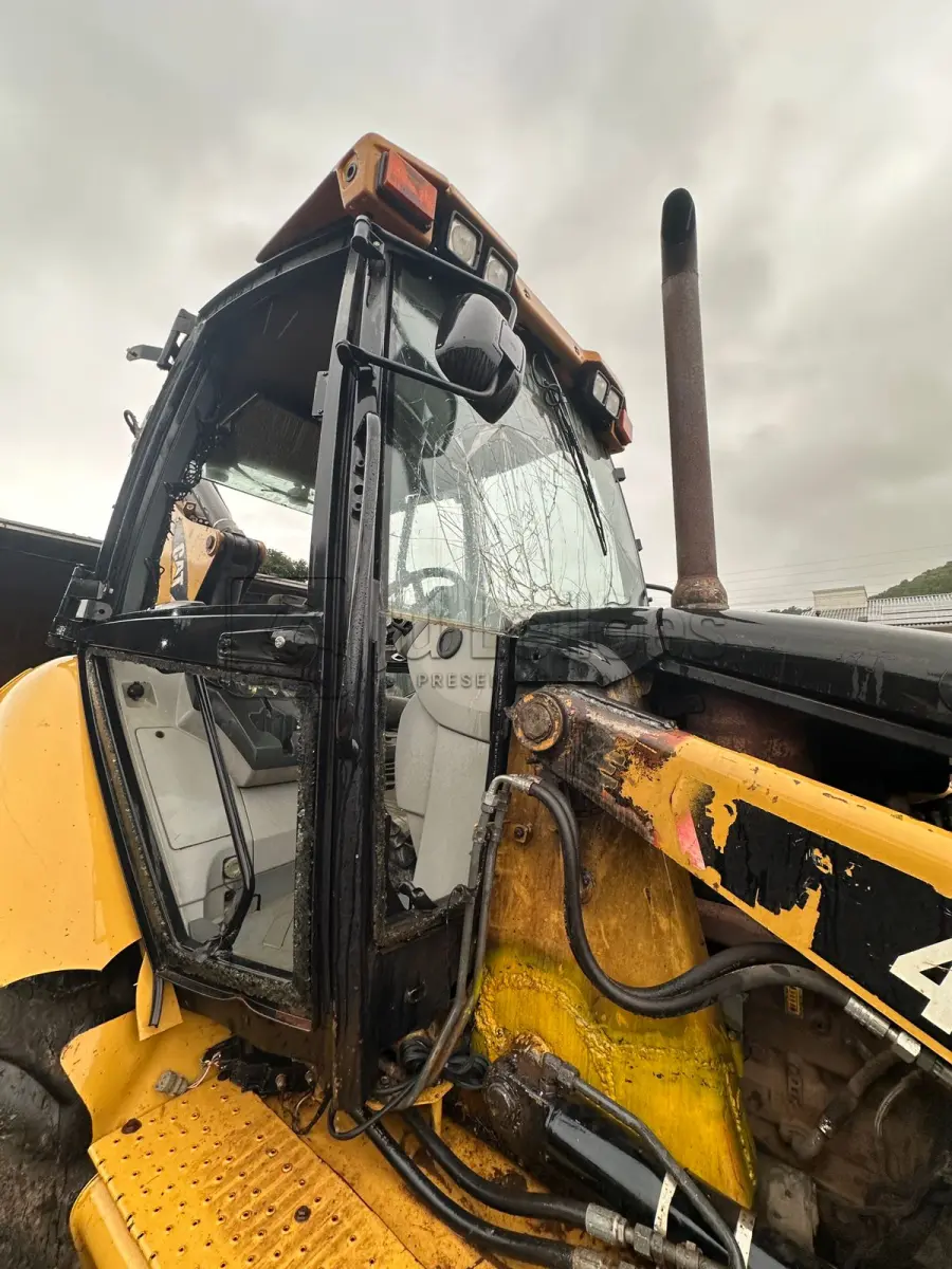 LOTE 014 - RETROESCAVADEIRA MODELO 416E CATERPILLAR