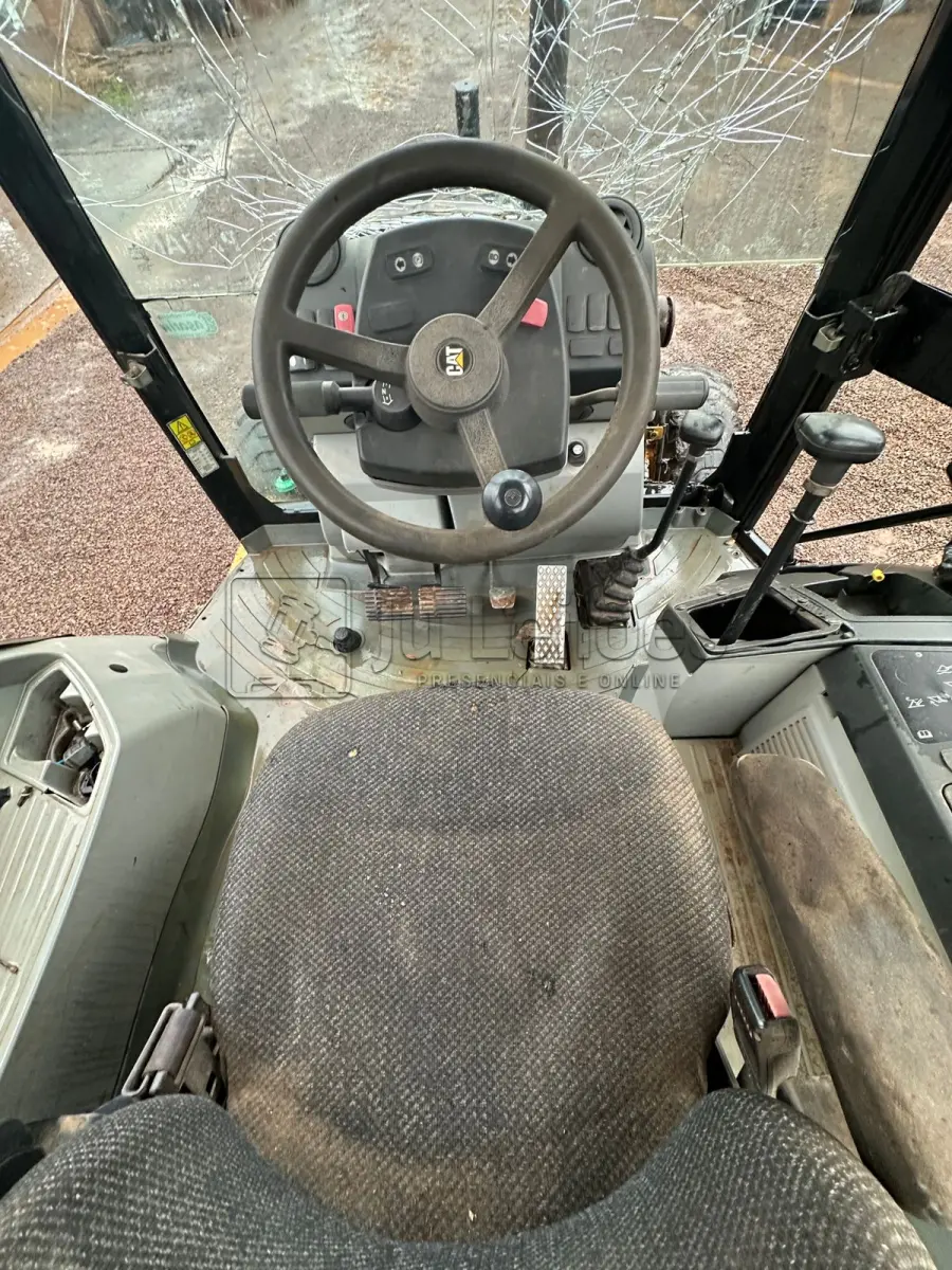 LOTE 014 - RETROESCAVADEIRA MODELO 416E CATERPILLAR