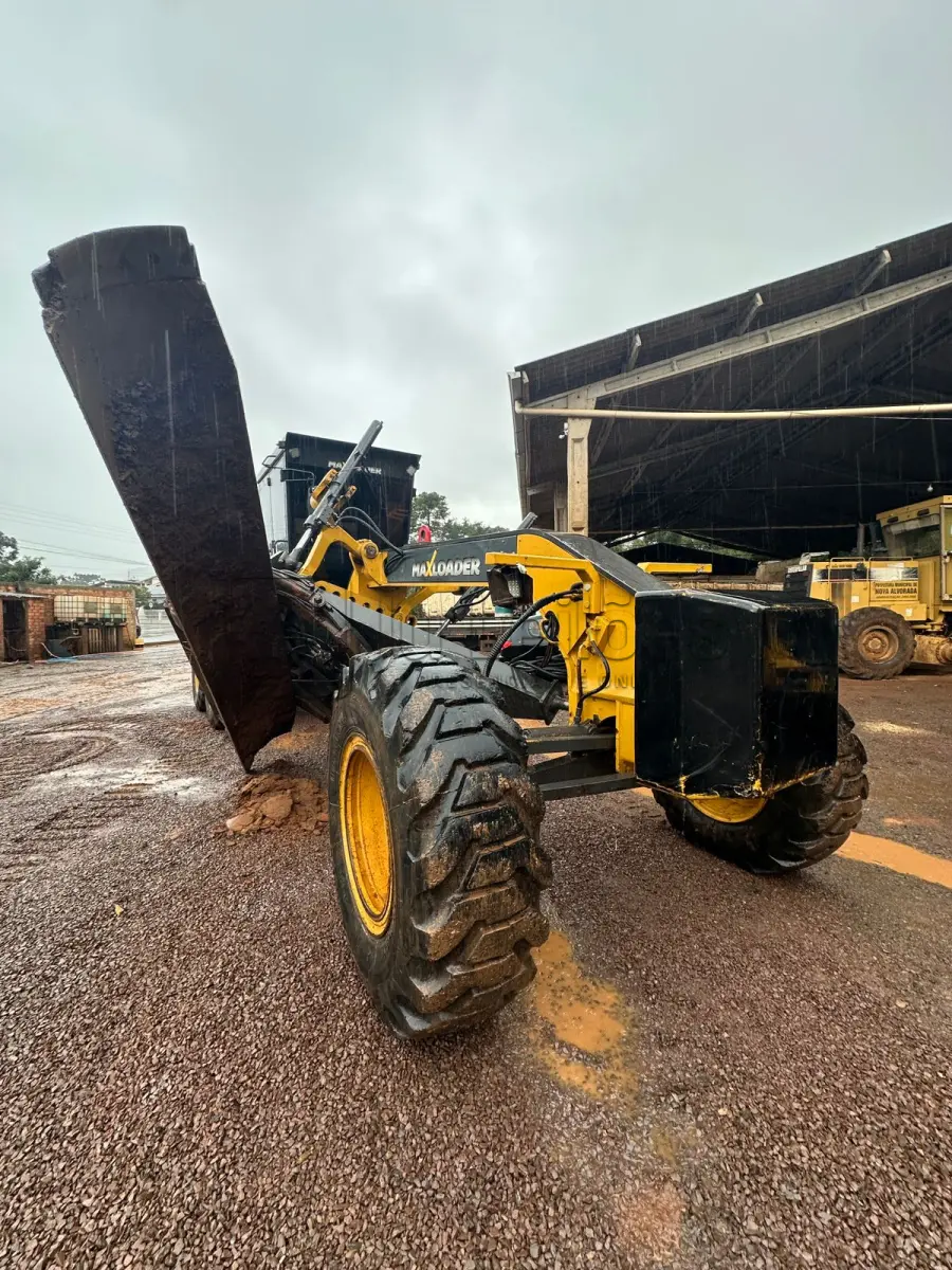 LOTE 016 - MOTONIVELADORA MAXLOADER – MODELO MAX417 (MGI 320 CV) SHANGCH ALC 6121