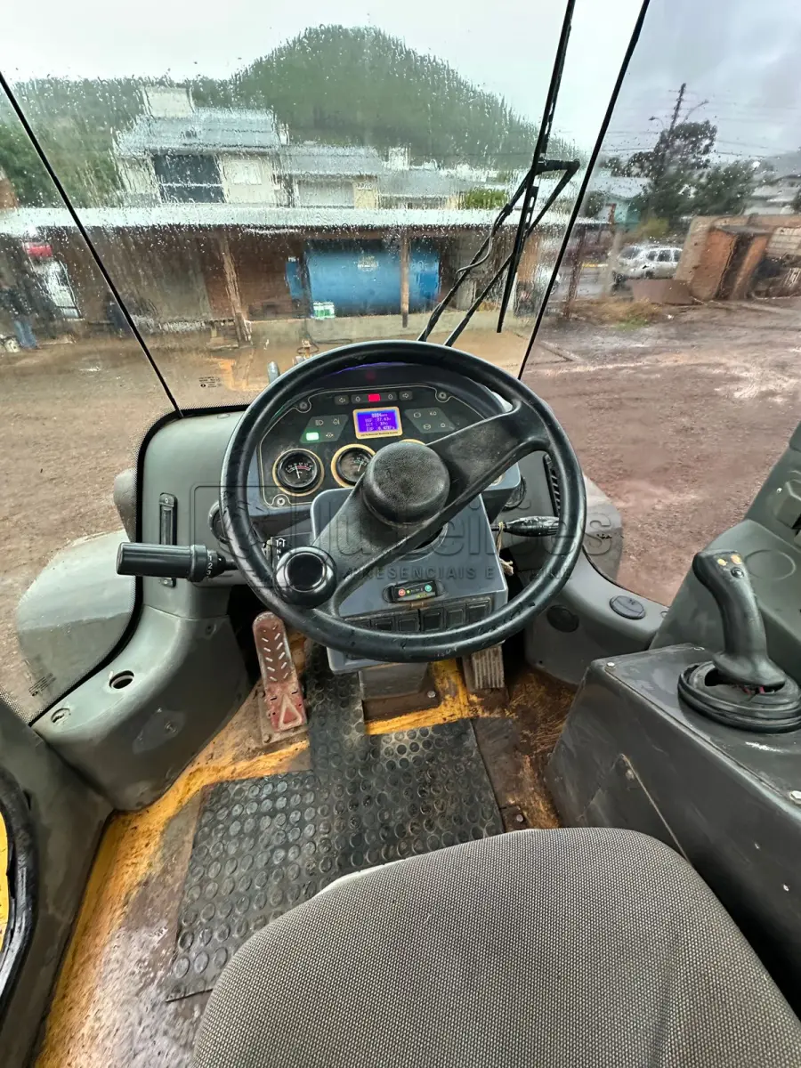 LOTE 015 - CARREGADOR POWER ZZ MODELO 937A