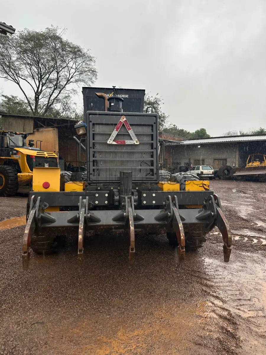LOTE 016 - MOTONIVELADORA MAXLOADER – MODELO MAX417 (MGI 320 CV) SHANGCH ALC 6121