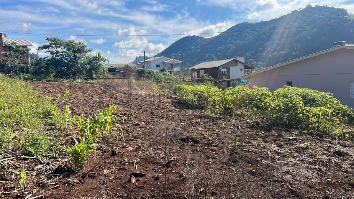 LOTE 035 - IMÓVEL URBANO COM ÁREA 735,22m²