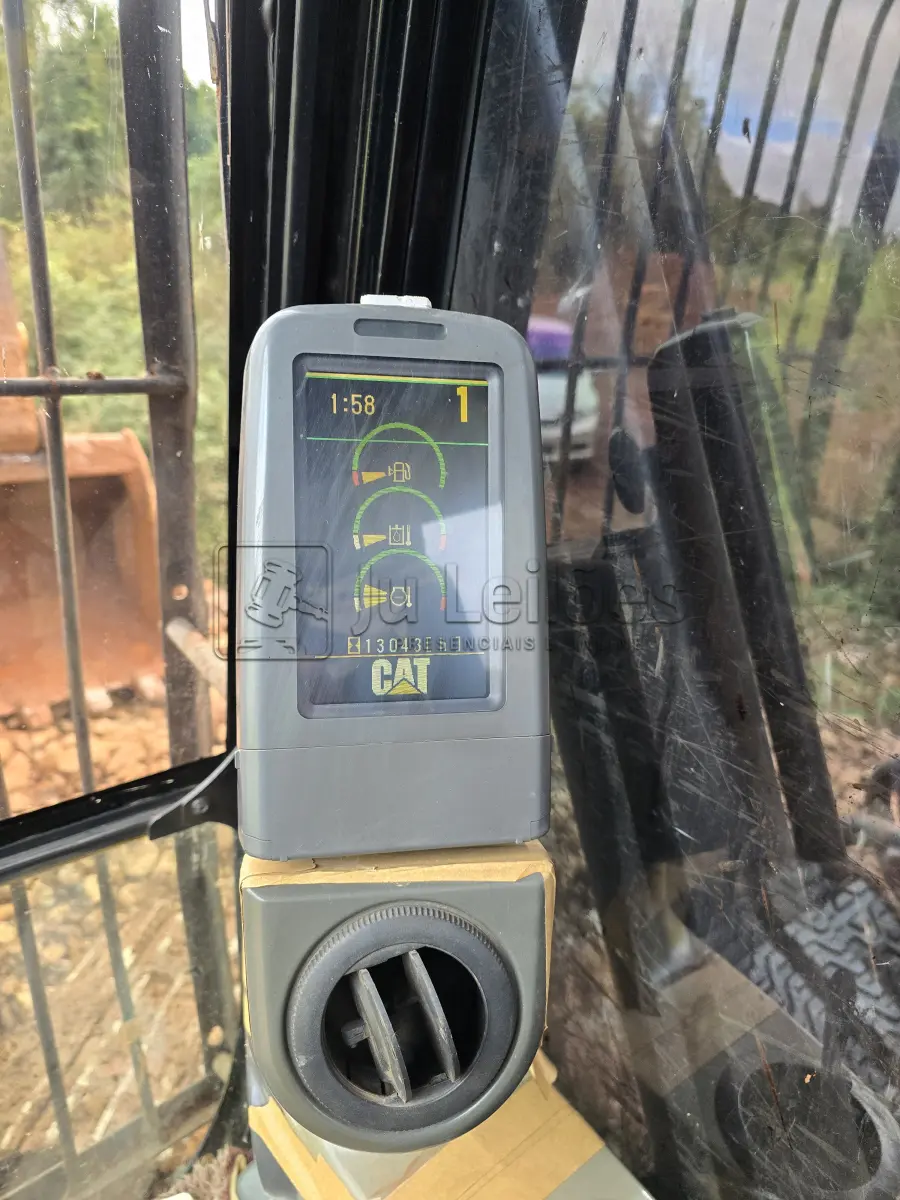 LOTE 017 - ESCAVADEIRA HIDRAULICA CATERPILLAR – MODELO 320 D