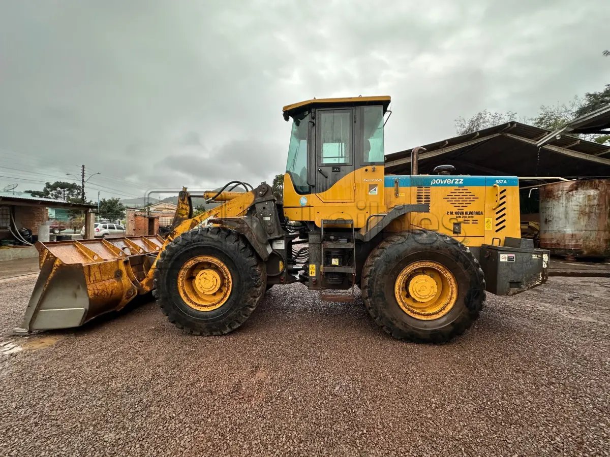 LOTE 015 - CARREGADOR POWER ZZ MODELO 937A