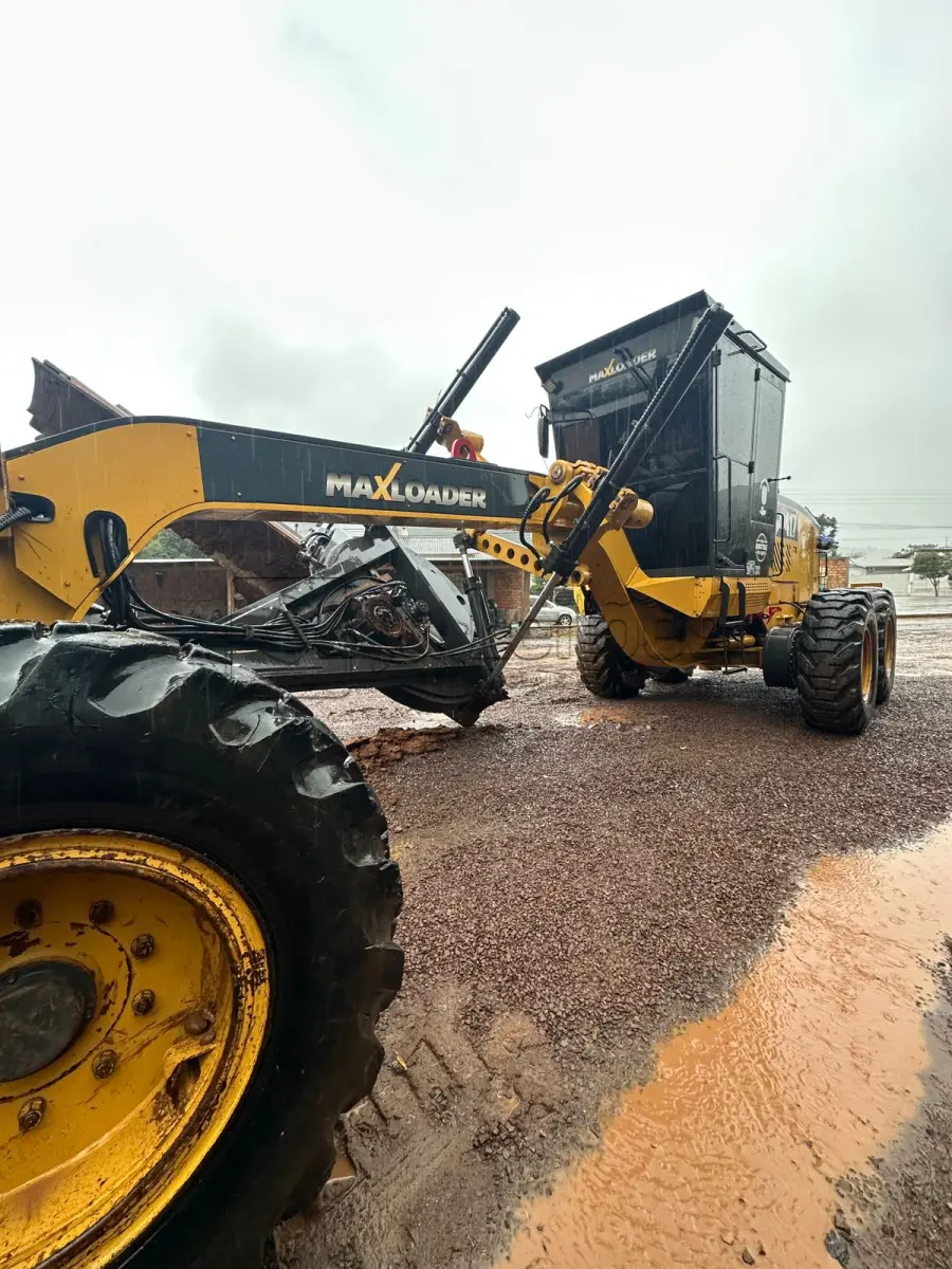 LOTE 016 - MOTONIVELADORA MAXLOADER – MODELO MAX417 (MGI 320 CV) SHANGCH ALC 6121