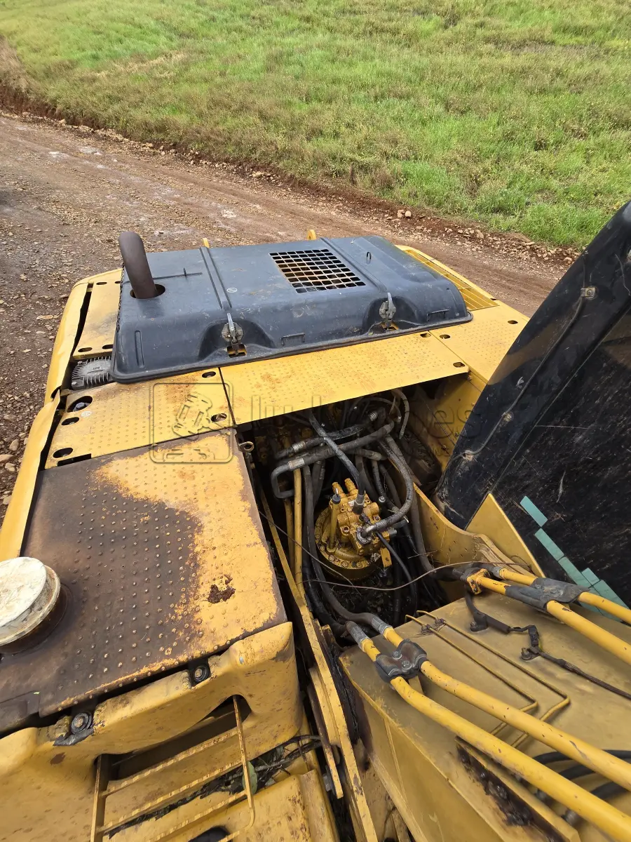LOTE 017 - ESCAVADEIRA HIDRAULICA CATERPILLAR – MODELO 320 D