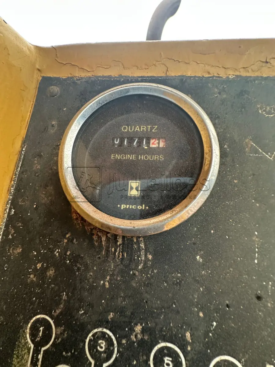 LOTE 012 - TRATOR DE ESTEIRA – CATERPILLAR, D4E - SÉRIE 76W-1179