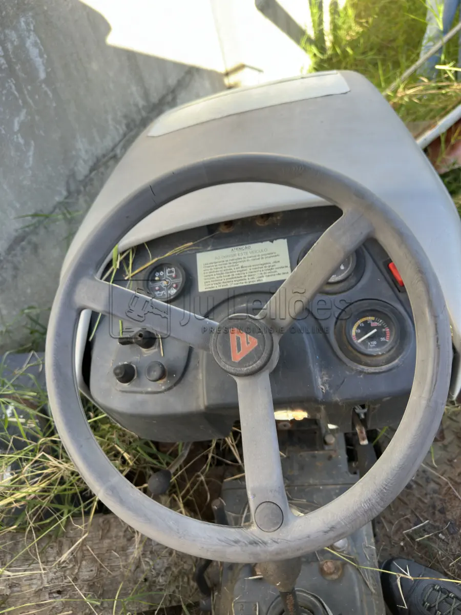 LOTE 009 - TRATOR AGRALE- ROÇADEIRA - PINCHEIRA