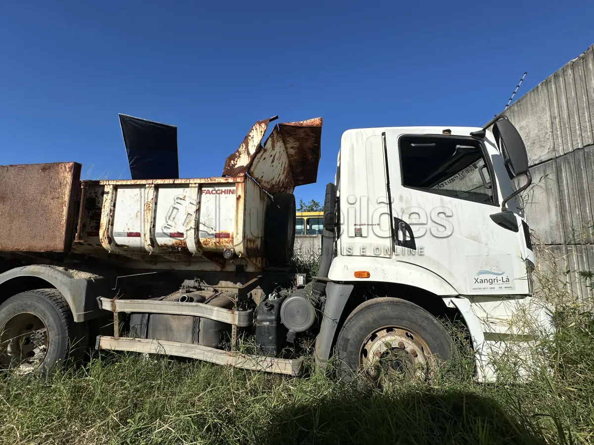 LOTE 010 - CAMINHÃO AGRALE