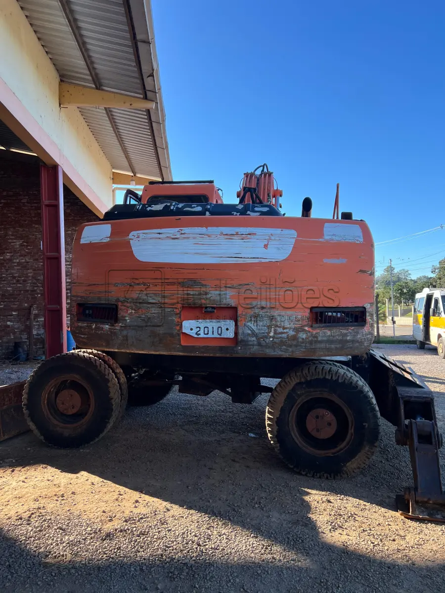 LOTE 003 - ESCAVADEIRA DOOSAN