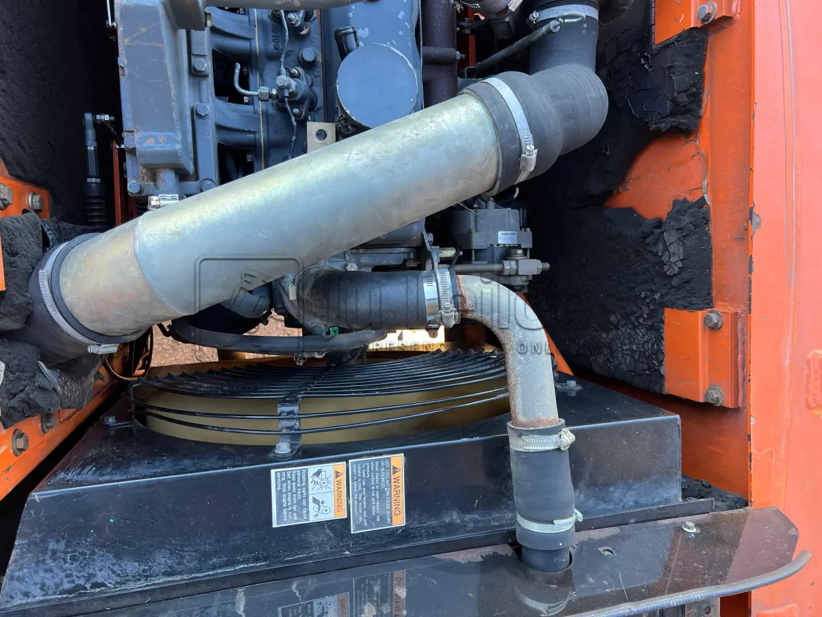 LOTE 003 - ESCAVADEIRA DOOSAN