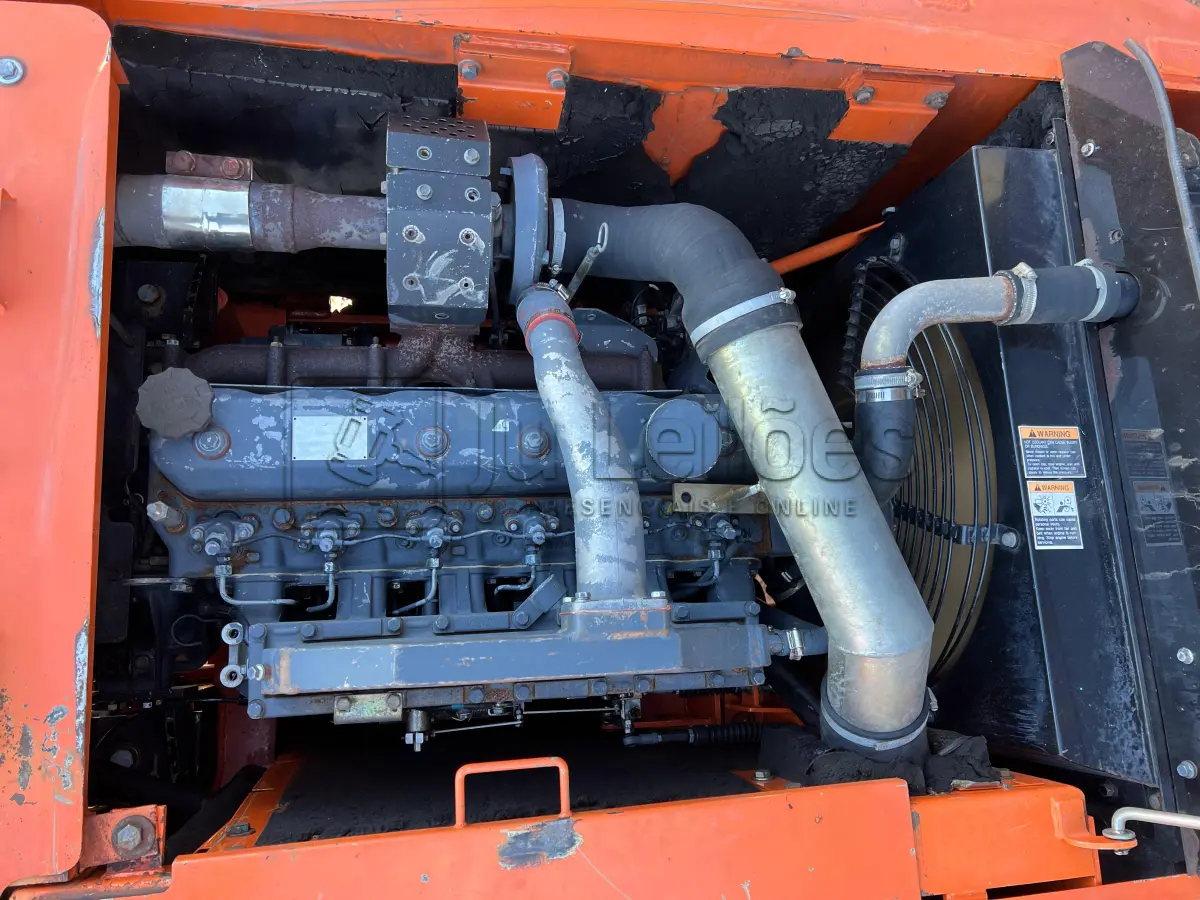 LOTE 003 - ESCAVADEIRA DOOSAN