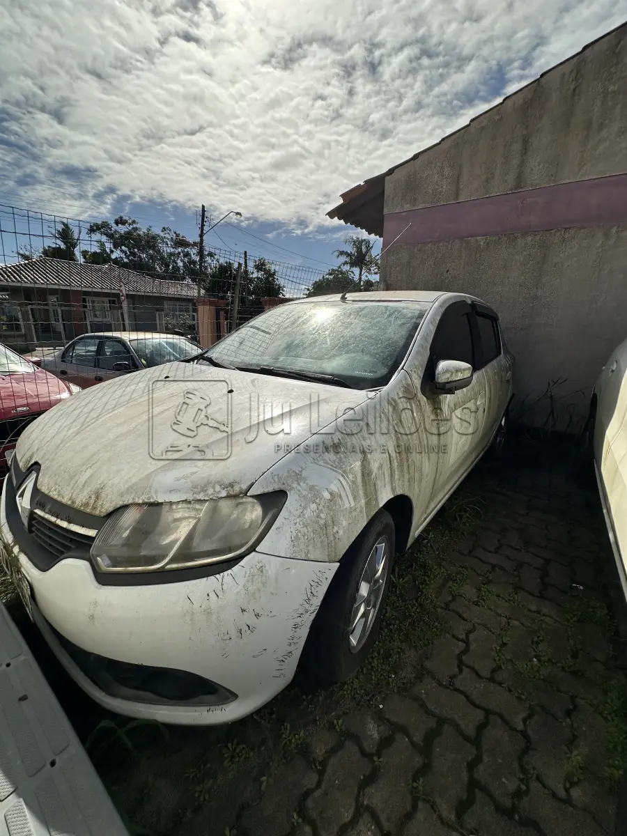 LOTE 007 - RENAULT/SANDERO