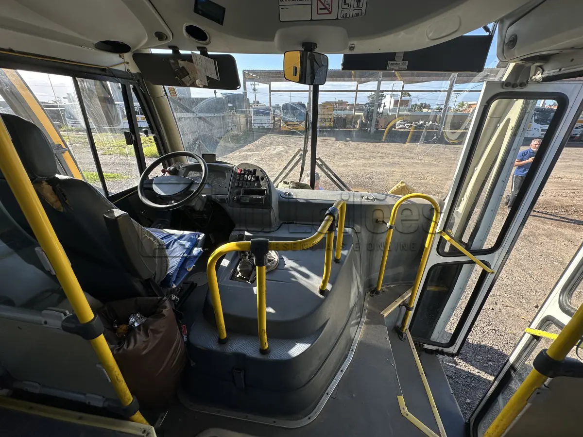 LOTE 005 - ÔNIBUS AGRALE