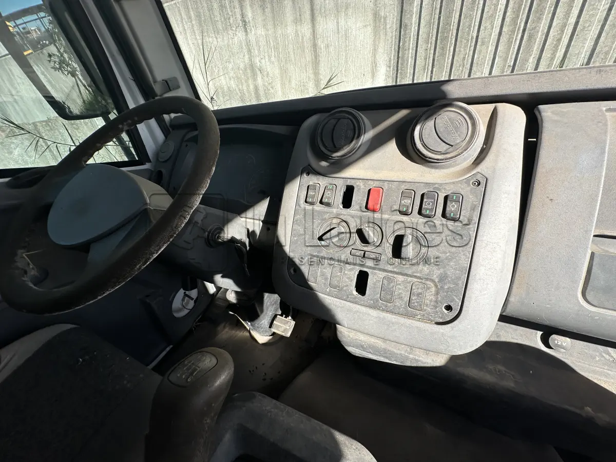 LOTE 010 - CAMINHÃO AGRALE