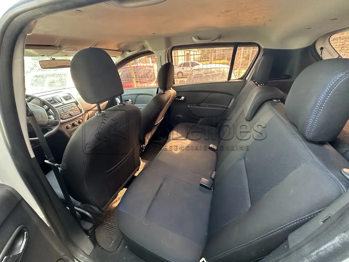 LOTE 007 - RENAULT/SANDERO